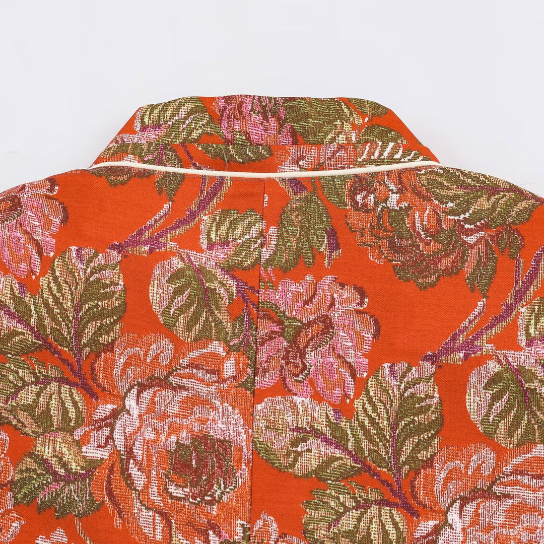Damen Kurzblazer im Brokat‑Jacquard mit Stehkragen und Paspelkante Echoarchiv