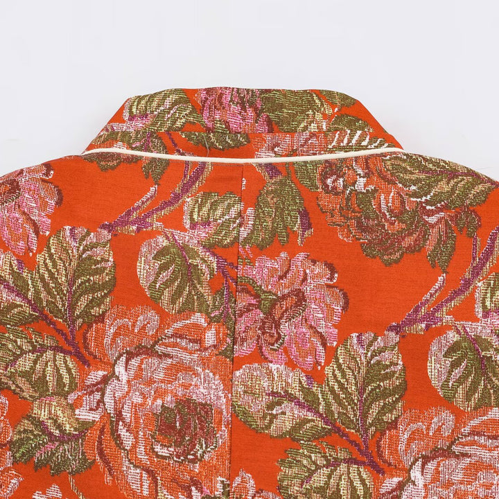 Damen Kurzblazer im Brokat‑Jacquard mit Stehkragen und Paspelkante Echoarchiv