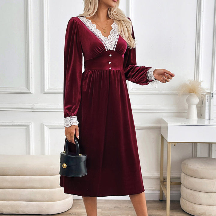 Damen Elegantes Samtkleid mit Spitzenakzenten und Knopfdetails Echo Archiv