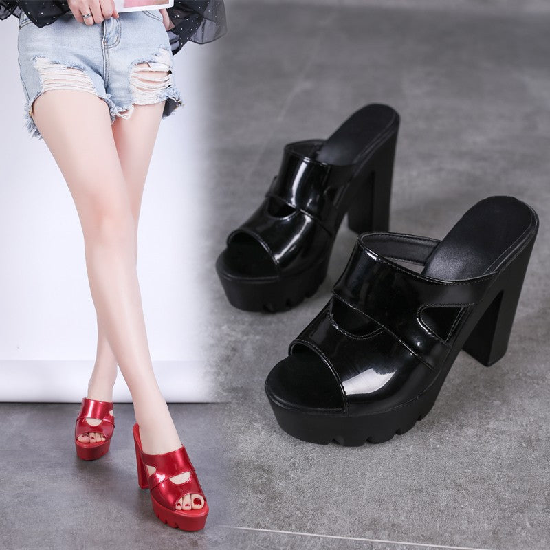 Damen nan Glamour-Mule mit profiliertem Plateau, offener Zehenpartie und skulpturellem Blockabsatz Echo Archiv