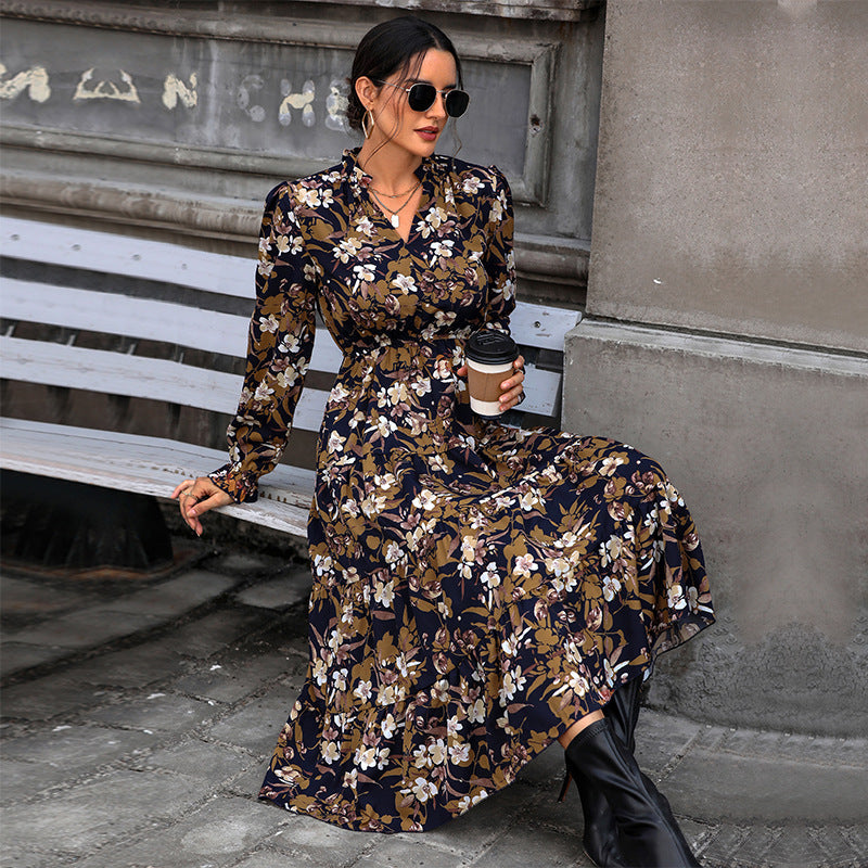 Damen Fließendes Blumen‑Midikleid mit V‑Ausschnitt, Smok‑Taillenband und Stufenrock Echoarchiv