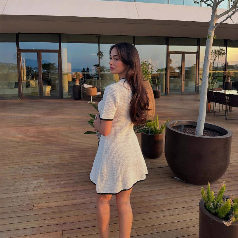 Damen modisches Shirtkleid aus strukturiertem Material mit kontrastierenden Details Echo Archiv