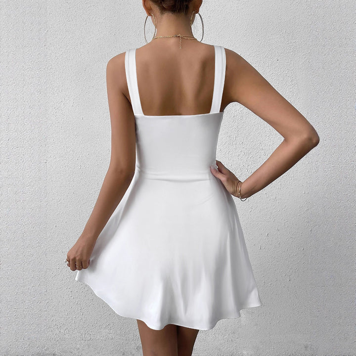 Damen Cut-Out Minikleid mit Knopfdetail und figurbetontem Schnitt Echo Archiv