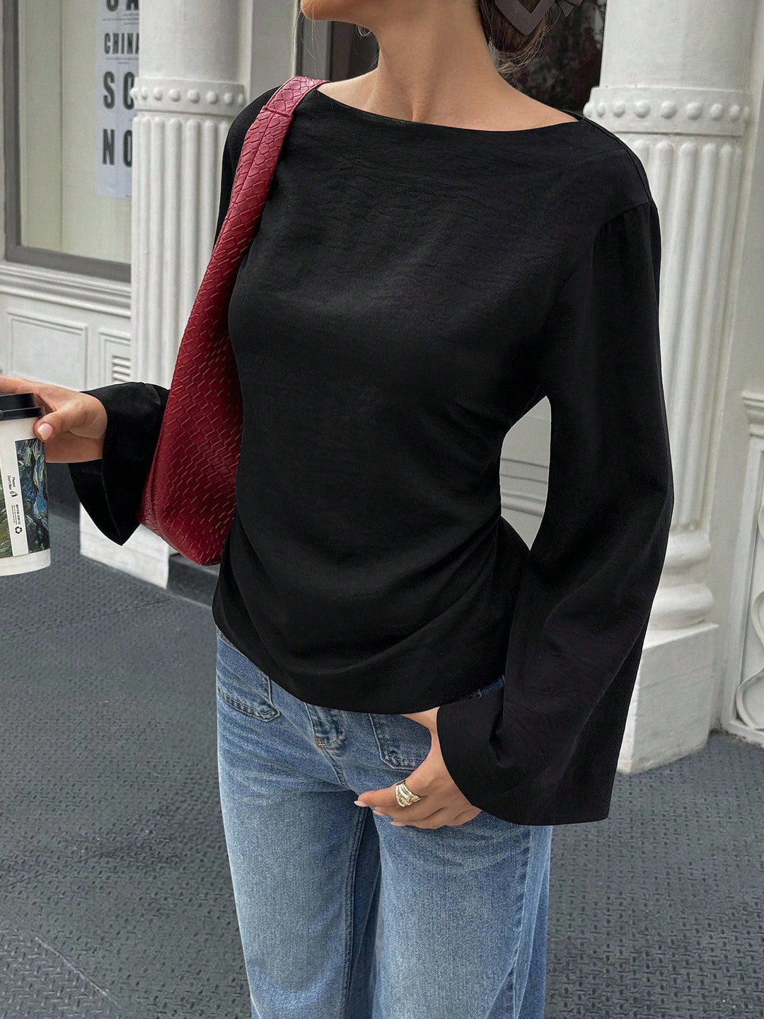 Damen Bootneck-Langarmshirt mit weitem Manschettenärmel und figurbetonter Seitennaht – Avérine