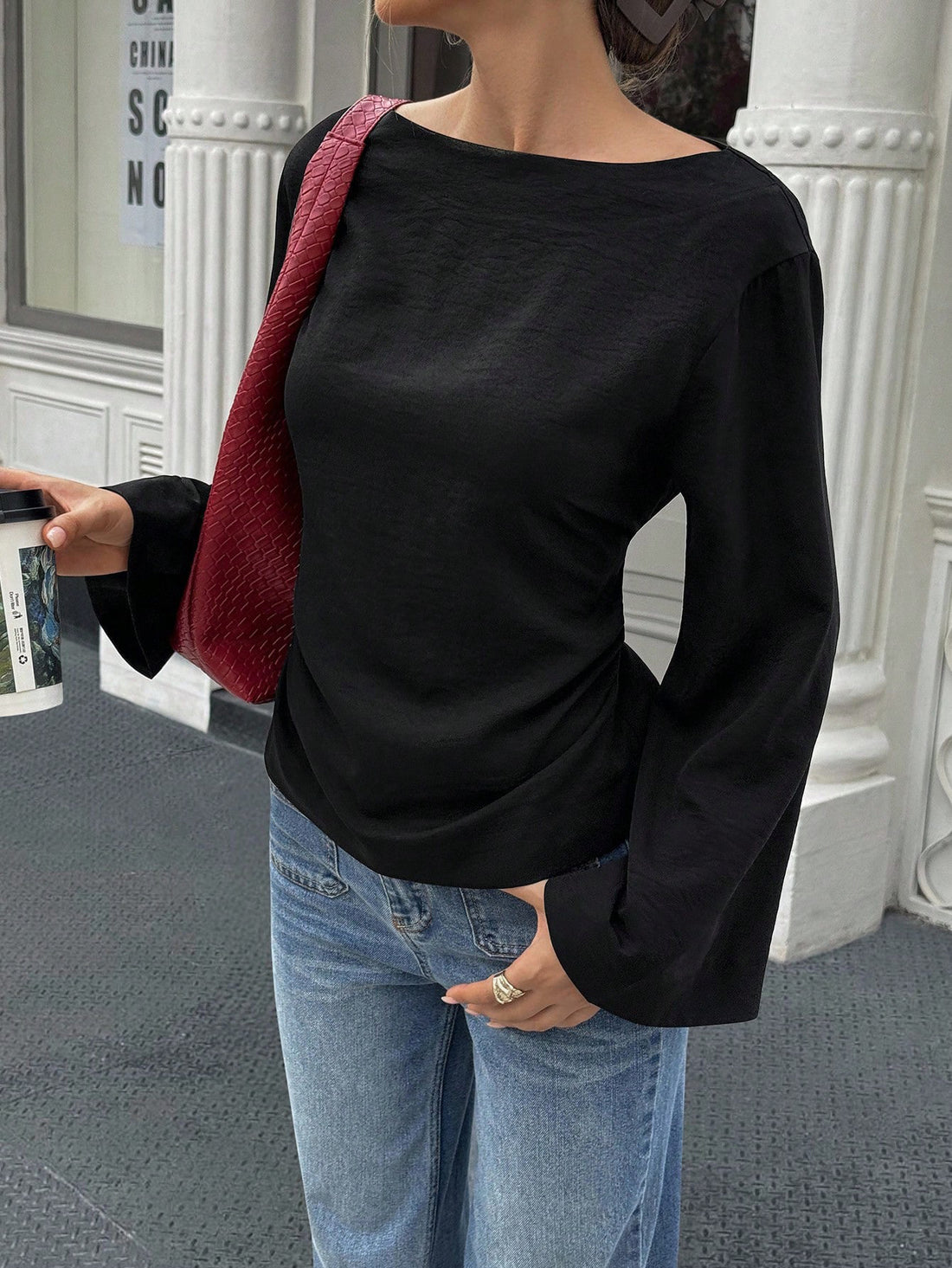Damen Bootneck-Langarmshirt mit weitem Manschettenärmel und figurbetonter Seitennaht – Avérine