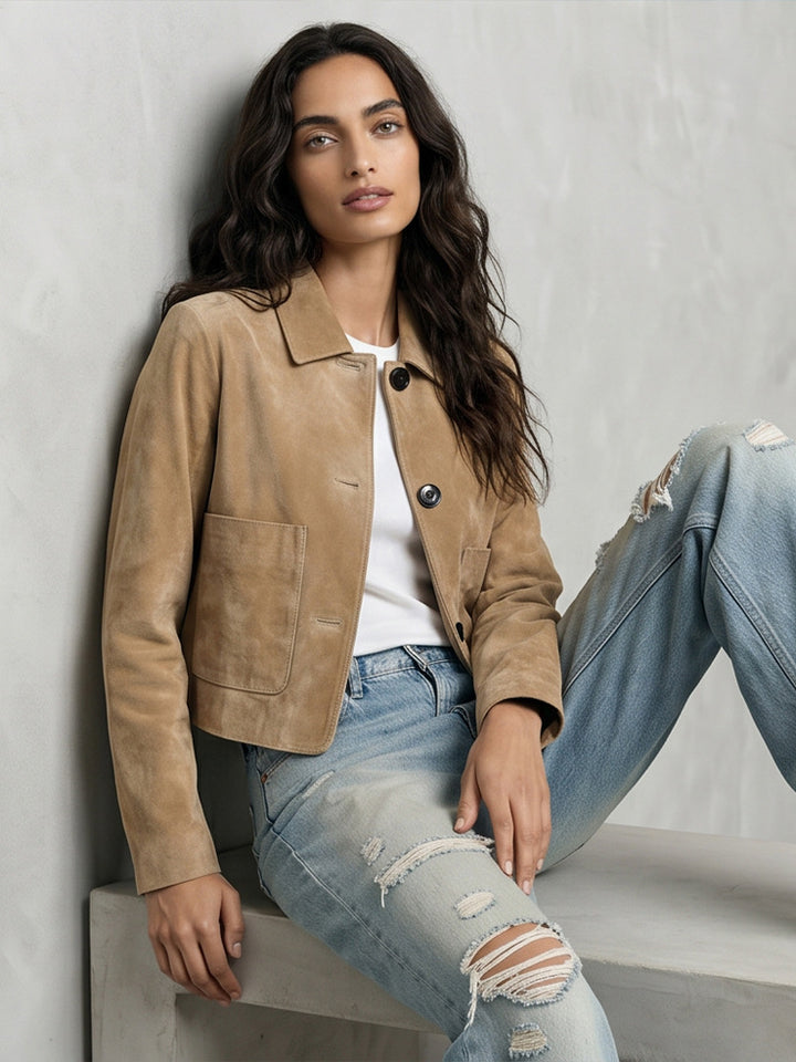 Damen Kurze Velourslederjacke im Clean-Cut mit aufgesetzten Taschen Echoarchiv