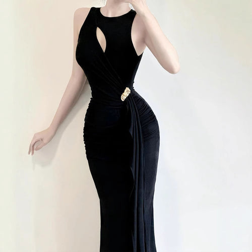 Damen figurbetontes Abendkleid mit asymmetrischem Schnitt und eleganter Drapierung Echo Archiv