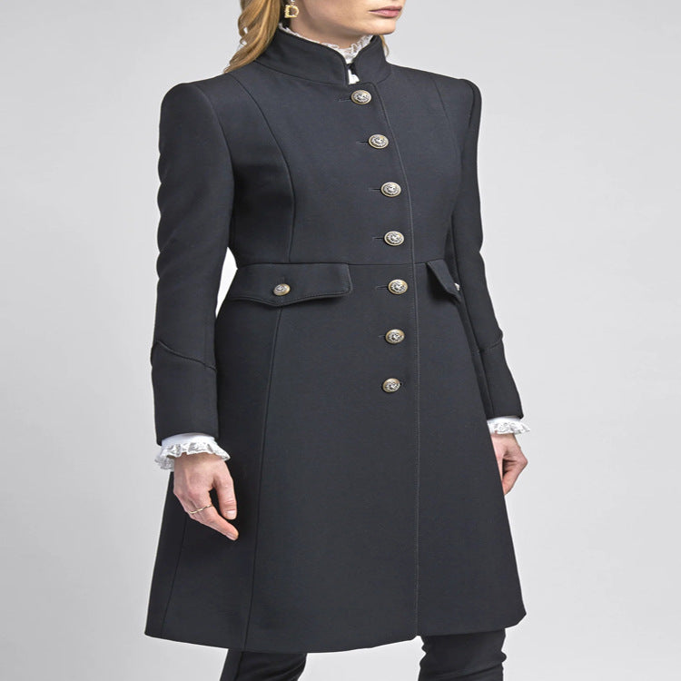 Damen Taillierter Mantel im Uniform‑Tailoring mit Stehkragen, Zierknopfleiste und Pattentaschen Echoarchiv