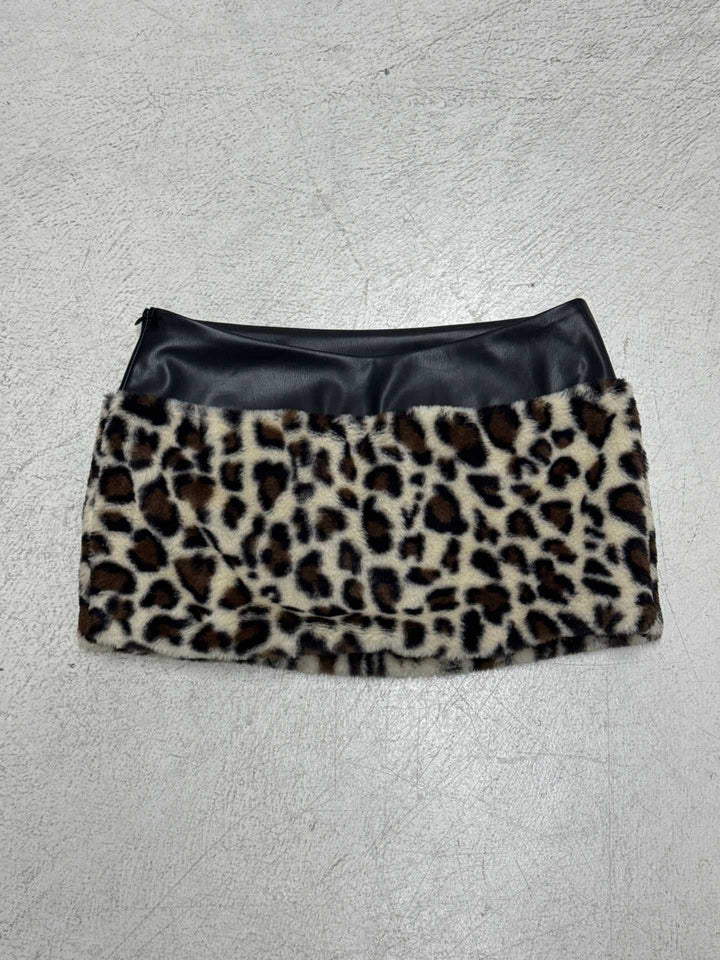 Damen Oberteil und Rockset mit Leopardenmuster und Kunstlederdetails Echo Archiv