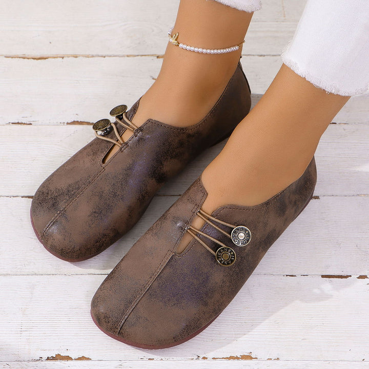 Damen nan bequeme flache Slipper Vintageoptik mit Zierknöpfen und elastischer Schnürung Echo Archiv