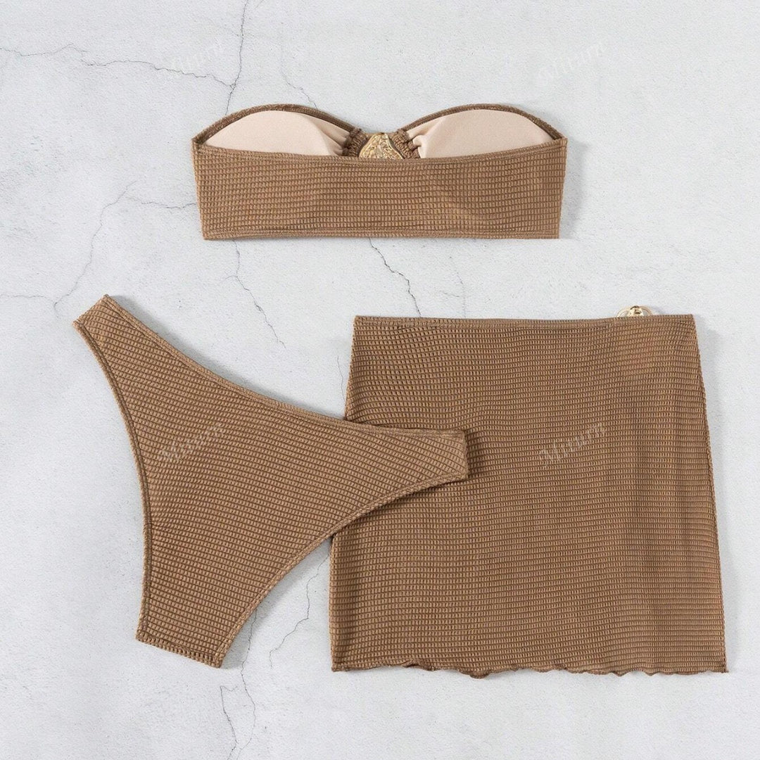 Damen Bikini-Set mit verziertem Wickelrock und elegantem Bandeau-Oberteil Echo Archiv