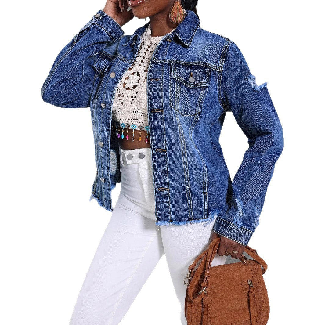 Damen Lässige Denim-Jacke mit Destroyed-Details, aufgesetzten Brusttaschen und ausgefranstem Saum Echo Archiv
