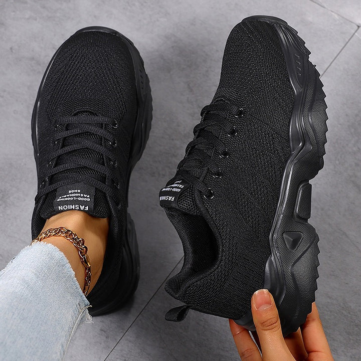 Damen Urbaner Strick-Sneaker mit elastischem Schaft, robuster Profilsohle und gepolstertem Komfortfußbett Echoarchiv