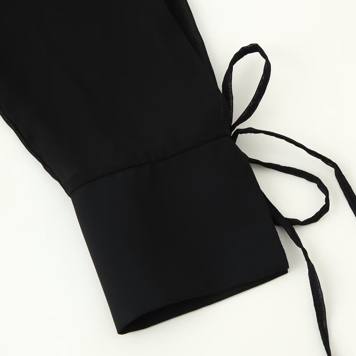 Damen Chiffon-Bluse mit Paillettenbesatz, tiefem V‑Ausschnitt und dekorativen Bindebändern Echoarchiv