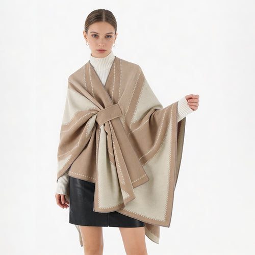 Damen Oversize-Cape aus Jacquard-Strick mit Bindeschlaufe Echo Archiv