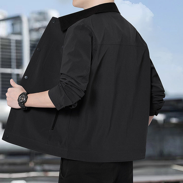 Herren Leichte Freizeitjacke mit Cordkragen, Druckknopfleiste und verdeckten Reißverschlusstaschen Echoarchiv