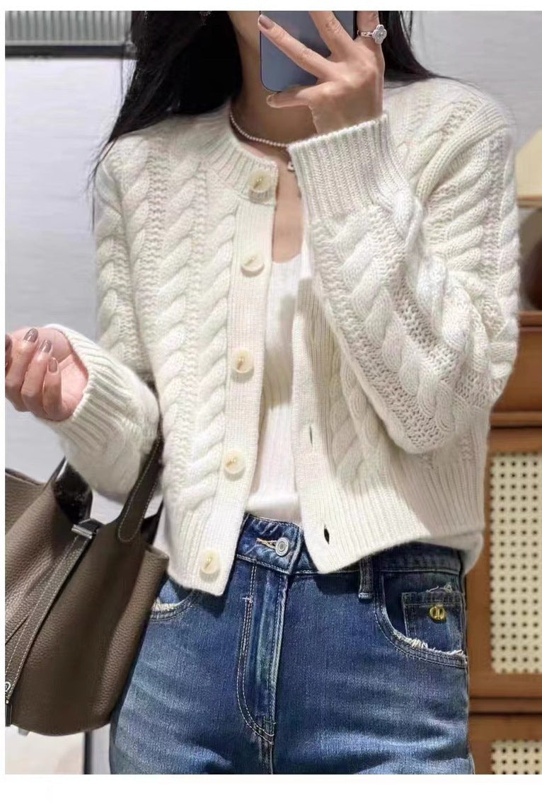 Damen Kurzer Zopfstrick‑Cardigan mit breitem Rippsaum und großen Knöpfen Echoarchiv