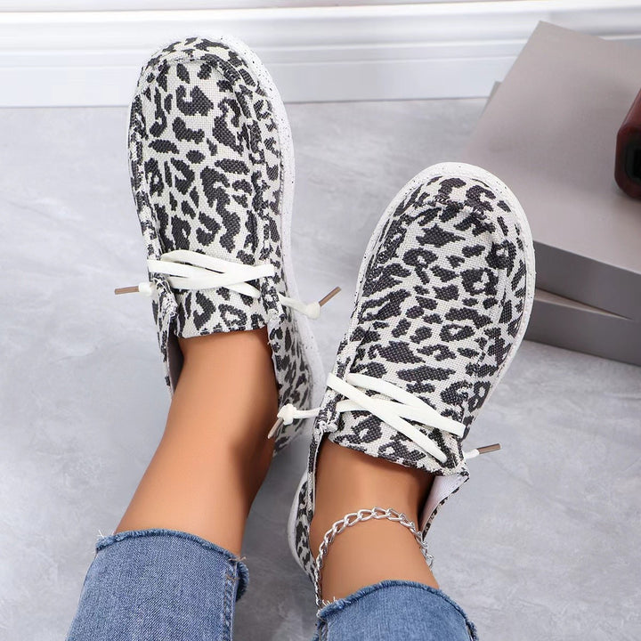 Damen Slip-On Sneaker im Leoprint mit Canvas-Obermaterial und elastischem Schnürband Echoarchiv