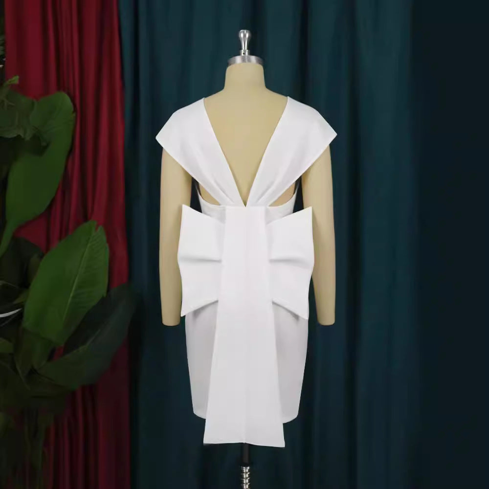Damen figurbetontes Cocktailkleid mit elegantem V-Ausschnitt und schwingendem Saum Echo Archiv