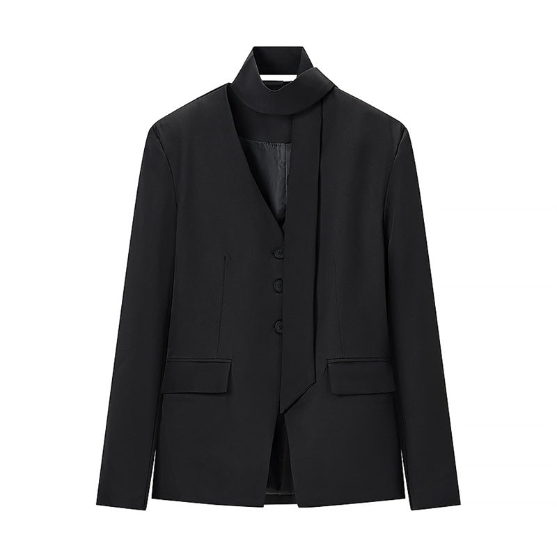 Damen Taillierter Blazer mit Schluppe, V‑Ausschnitt und Pattentaschen Echo Archiv