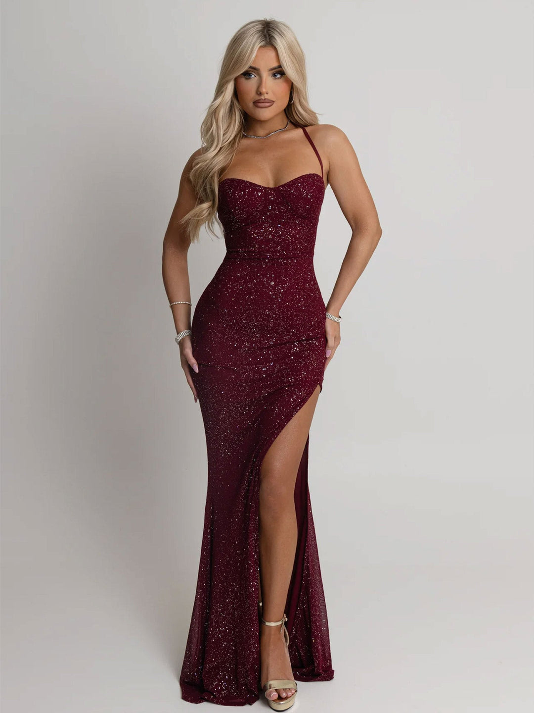 Damen Abendkleid mit schimmerndem Paillettenbesatz und verführerischem Schlitz Echoarchiv