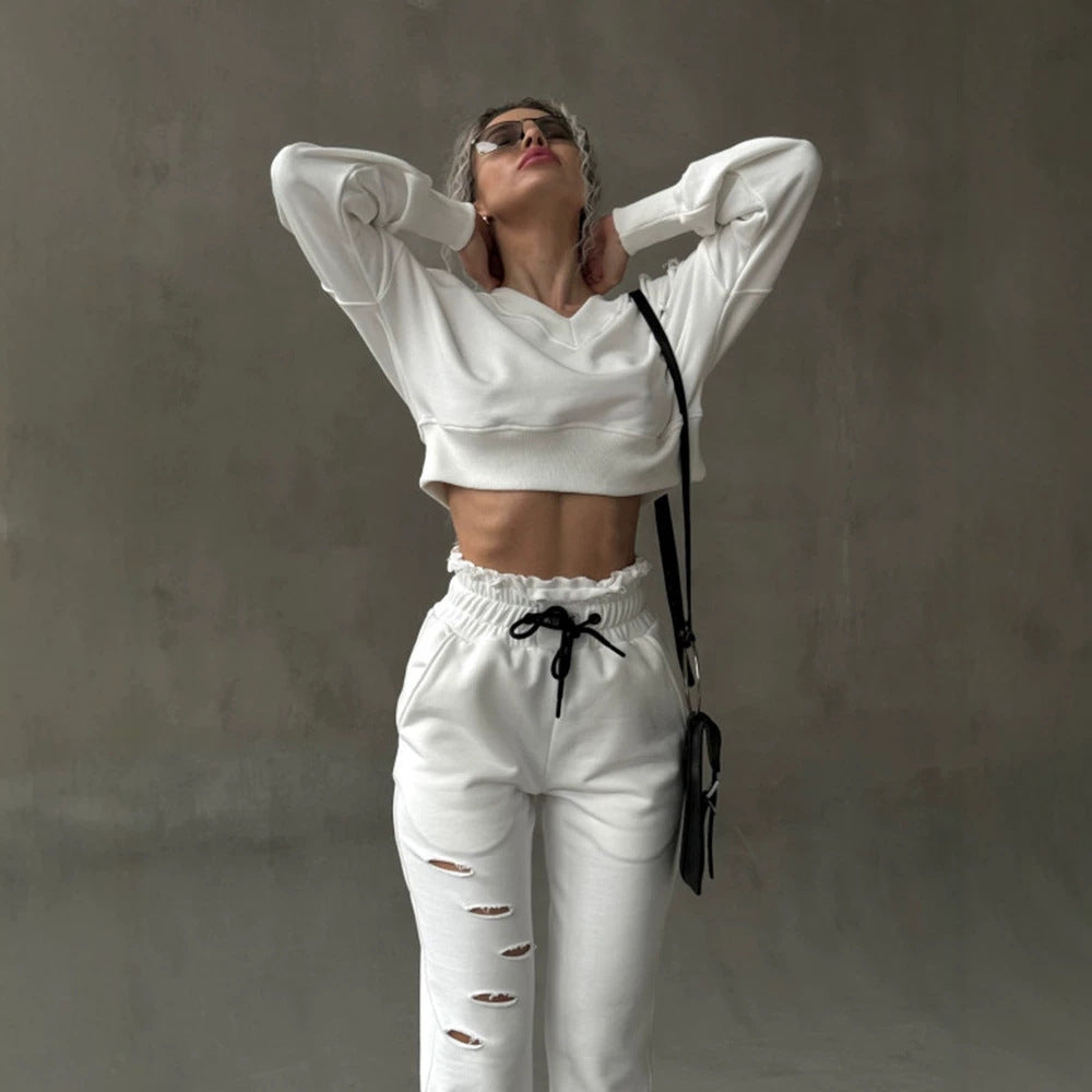 Damen kurzgeschnittenes Sweat-Set mit V-Ausschnitt, Rüschenbund Highwaist Jogginghose und Distressed-Details – Avérine