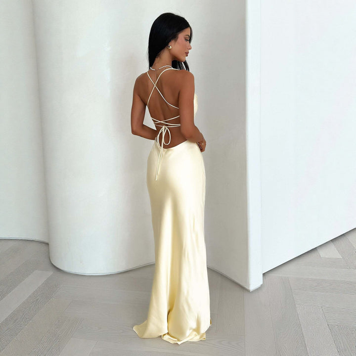 Damen Elegantes Satinabendkleid mit spaghettiträgern und fließendem Schnitt Echo Archiv