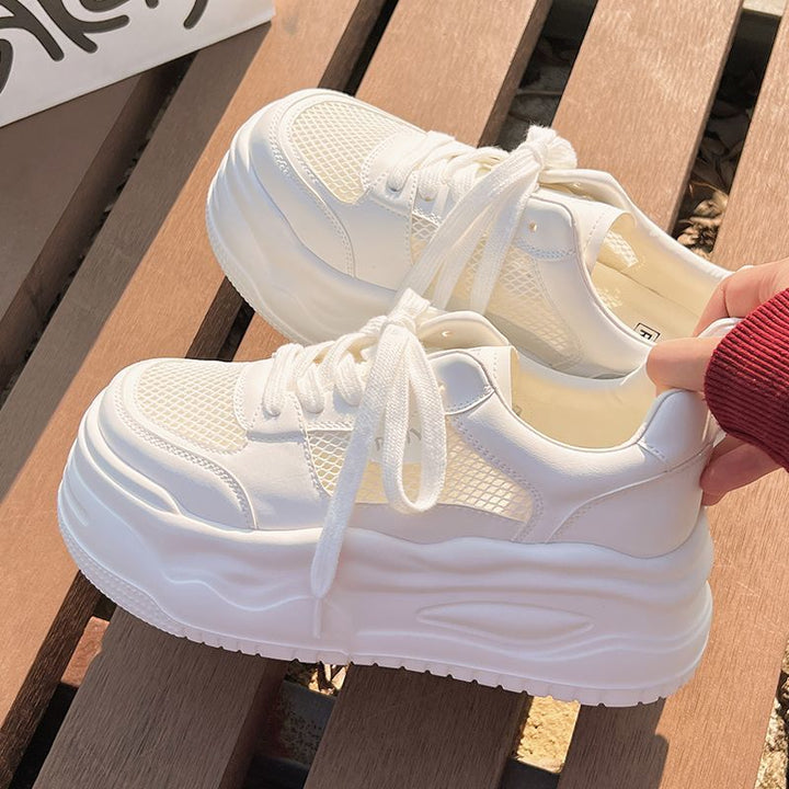 Damen Plateau-Wedge-Sneaker mit atmungsaktiven Mesh-Einsätzen und skulptierter Komfortsohle – Névara