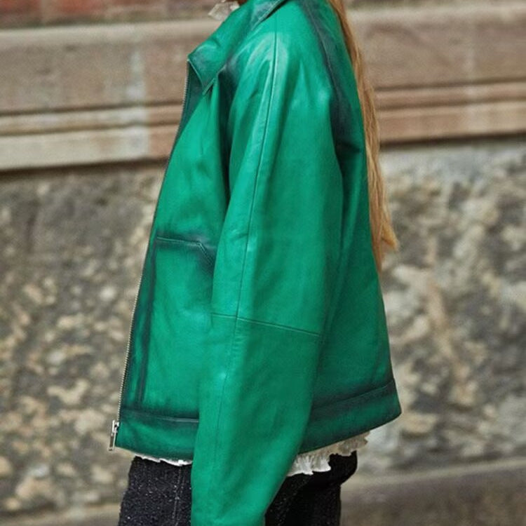 Damen Boxy-Kunstlederjacke mit großem Hemdkragen und durchgehendem Reißverschluss Echoarchiv