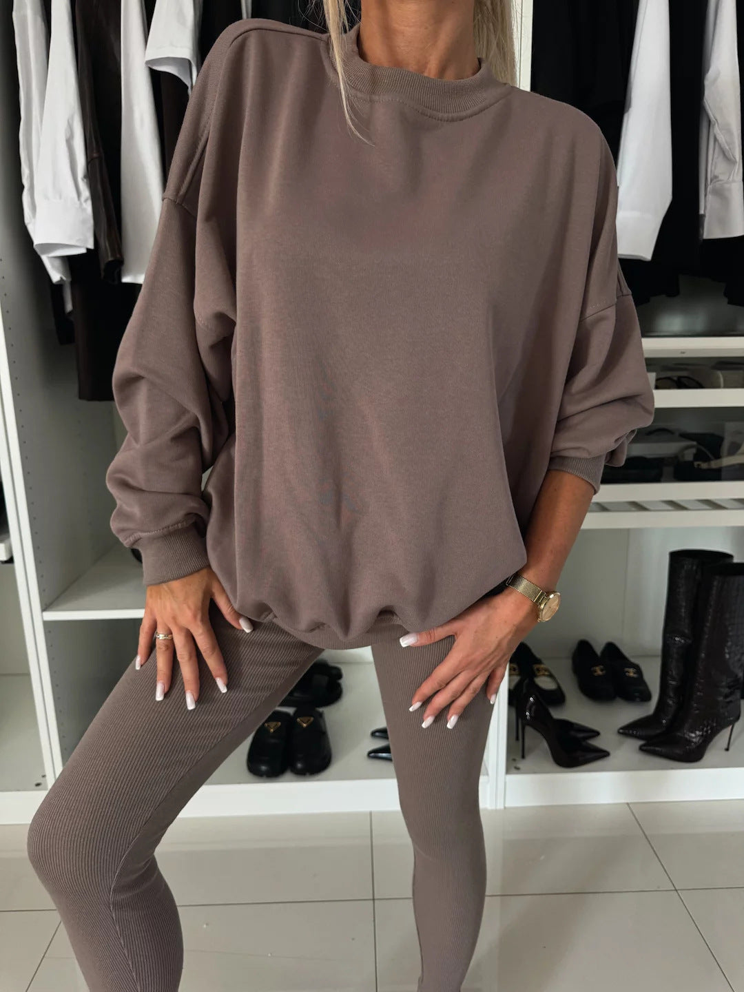 Damen zweiteiliges Lounge-Set mit oversized Sweatshirt und enganliegender Rippleggings – Avérine