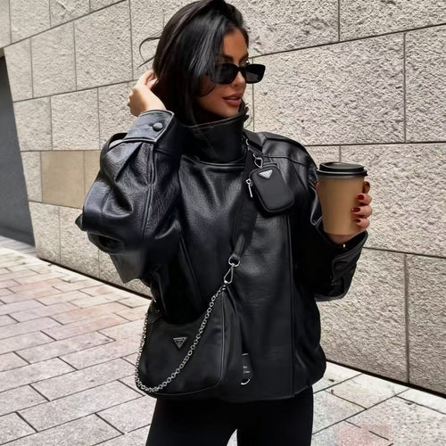 Damen nan oversize Kunstlederblouson mit hohem Stehkragen, asymmetrischer Druckknopfleiste, Schulterklappen und elastischem Saum Echo Archiv