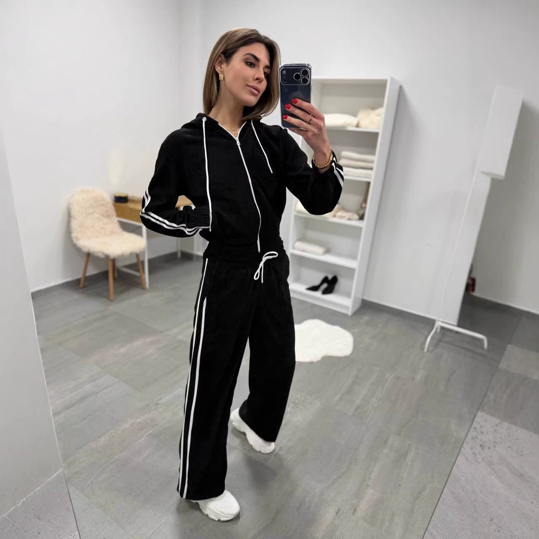 Damen Cord-Jogginganzug mit Kapuze, seitlichen Kontraststreifen, Tunnelzug und elastischen Saumbündchen – Avérine