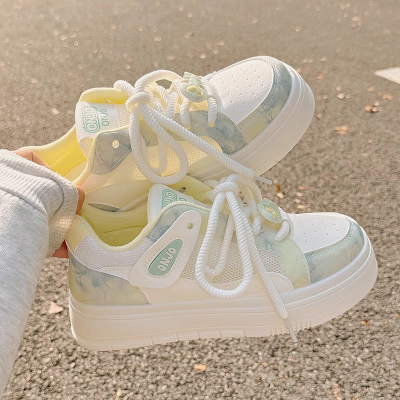 Damen Sportliche Plateau Sneakers mit atmungsaktiver Mesh-Oberfläche und modischen Details Echo Archiv