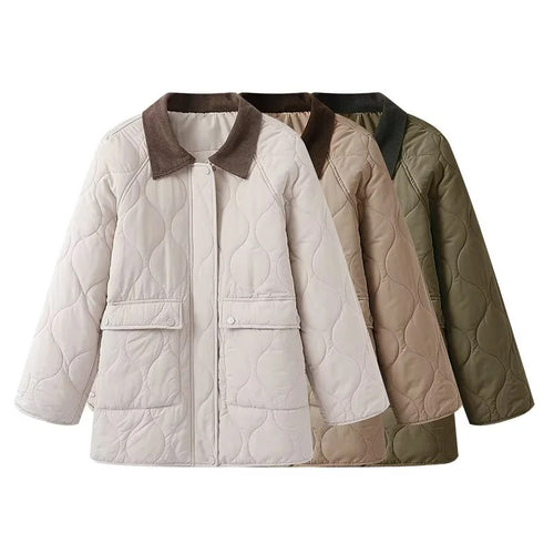Damen gesteppte Jacke mit organischer Wellensteppung, Cordkragen und großzügigen Pattentaschen – Célinea
