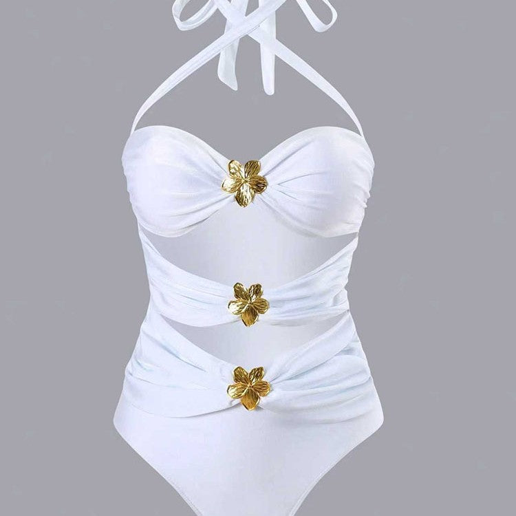 Damen Einteiler Badeanzug mit eleganten Drapierungen und Goldakzenten Echo Archiv