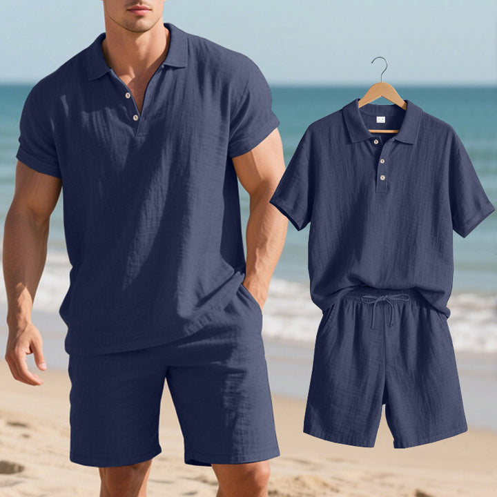 Herren lässiges Sommeroutfit mit Kurzarm-Polo und Shorts Echoarchiv