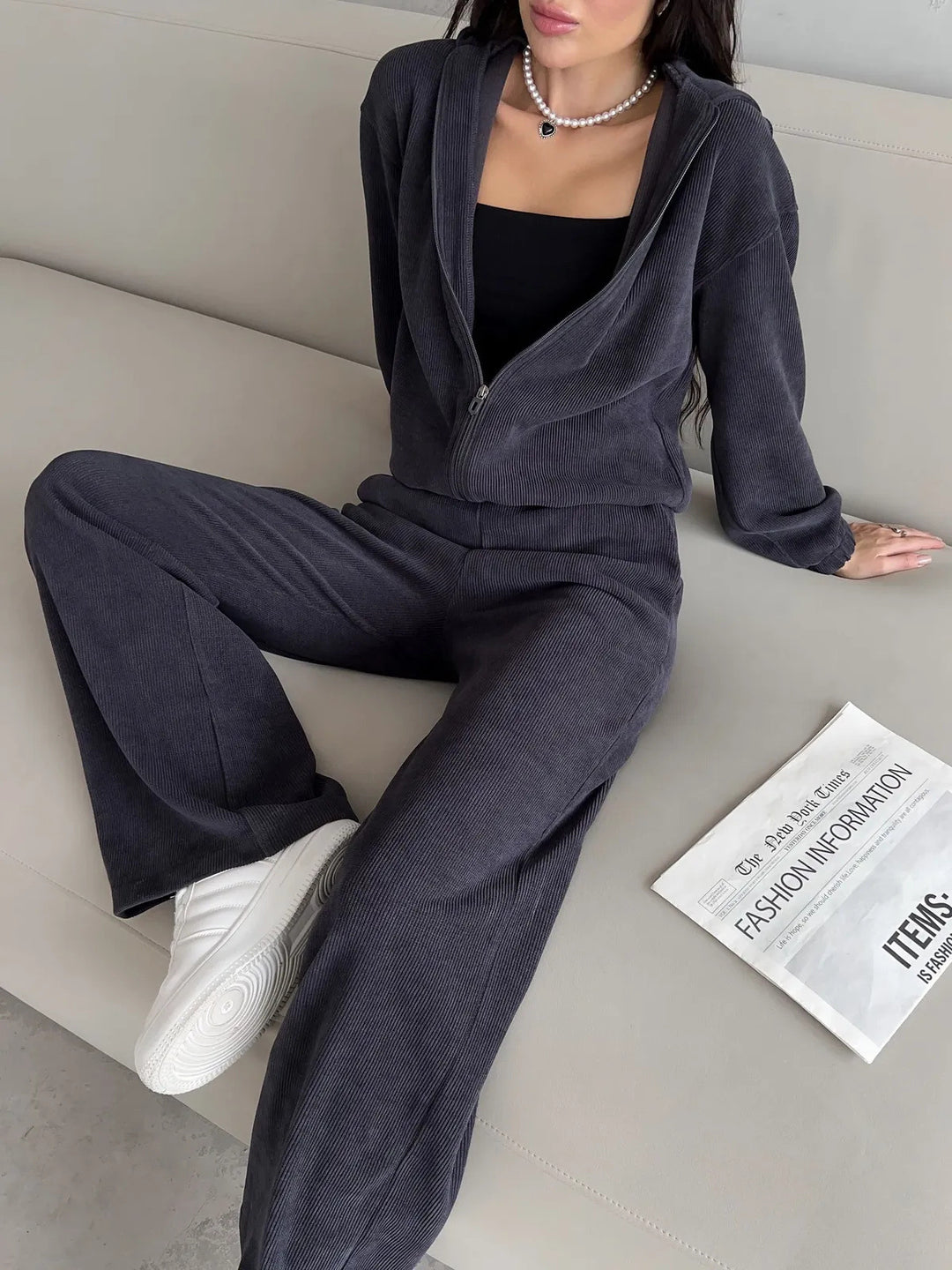 Damen nan kurzes Kapuzen-Loungewear-Set mit durchgehendem Reißverschluss, elastischem Komfortbund und gerippter Struktur Echo Archiv