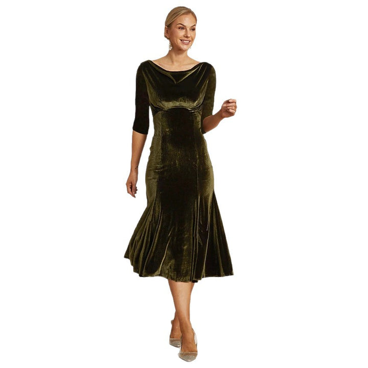 Damen Maxikleid aus samtigem Material mit elegantem Carmen-Ausschnitt Echo Archiv