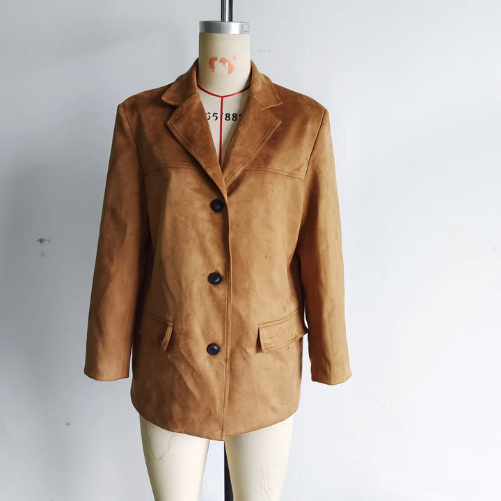 Damen kurzer Veloursleder Mantelblazer mit Reverskragen und aufgesetzten Pattentaschen – Célinea