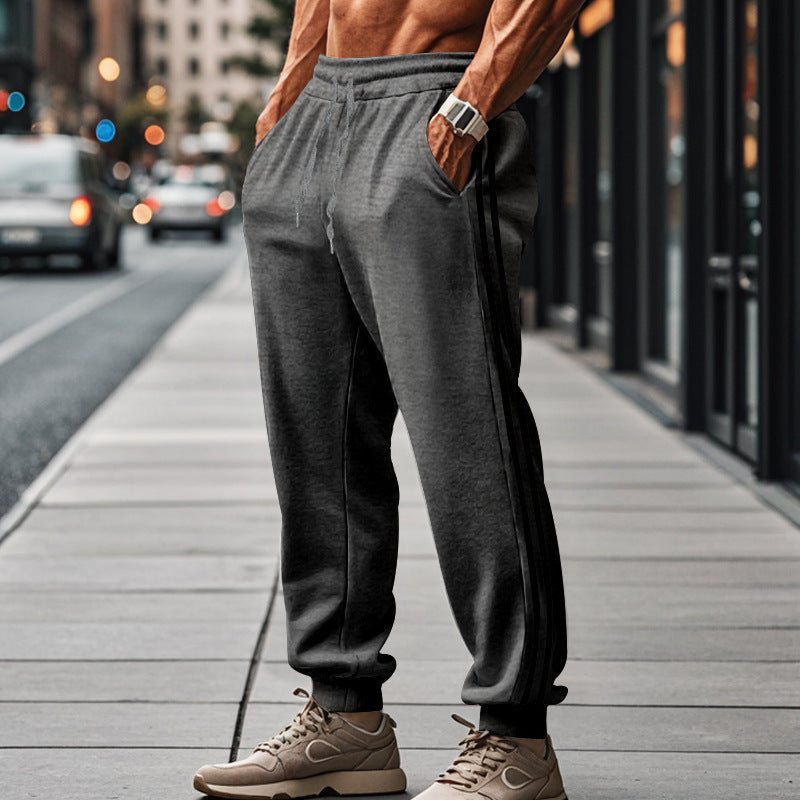 Herren Sportliche Trainingshose mit seitlichen Streifen Echoarchiv