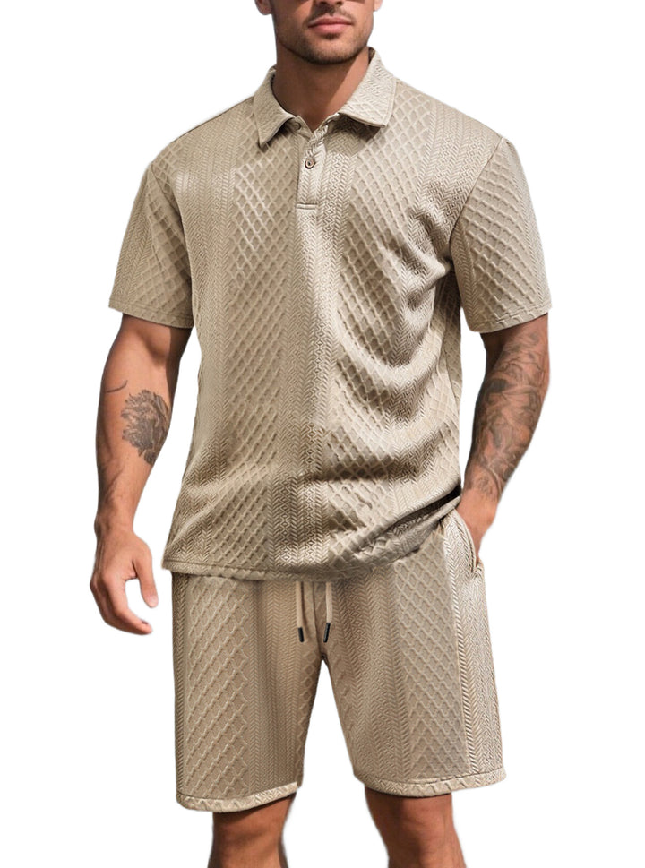 Herren nan dreidimensionales Relief-Freizeit-Set mit Polokragen, verdeckter Knopfleiste und elastischer Tunnelzugshorts Echo Archiv