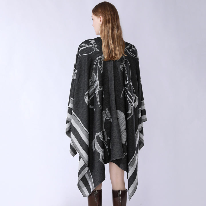 Damen Jacquard-Poncho-Überwurf mit Pferde-Motiv und kastiger Kimono-Silhouette – Célinea