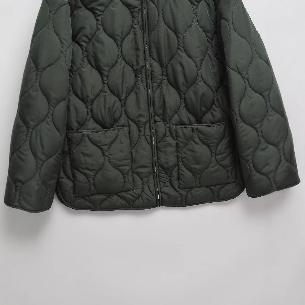 Damen gesteppte Oversize-Quiltjacke mit Rundhals, durchgehendem Reißverschluss und aufgesetzten Taschen – Célinea