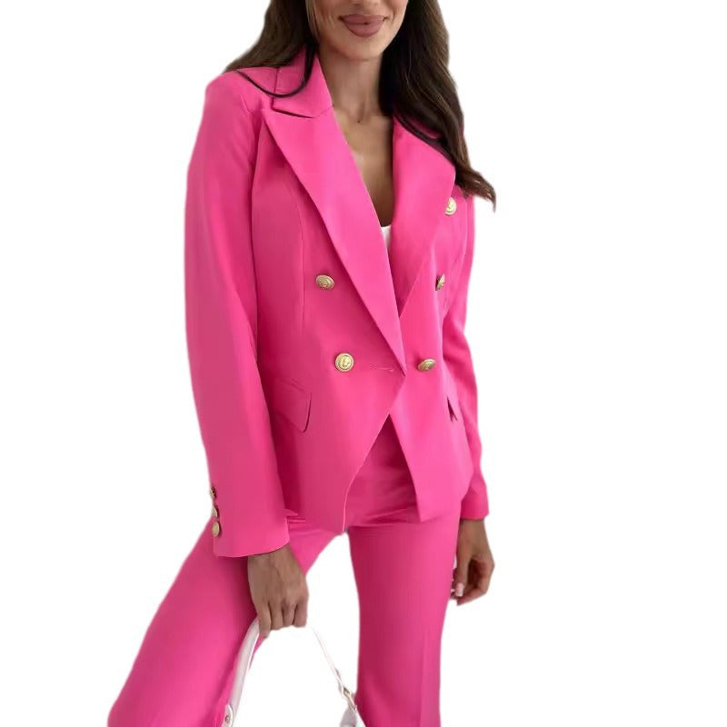 Damen eleganter Blazer-Anzug mit goldenen Knopfdetails Echoarchiv