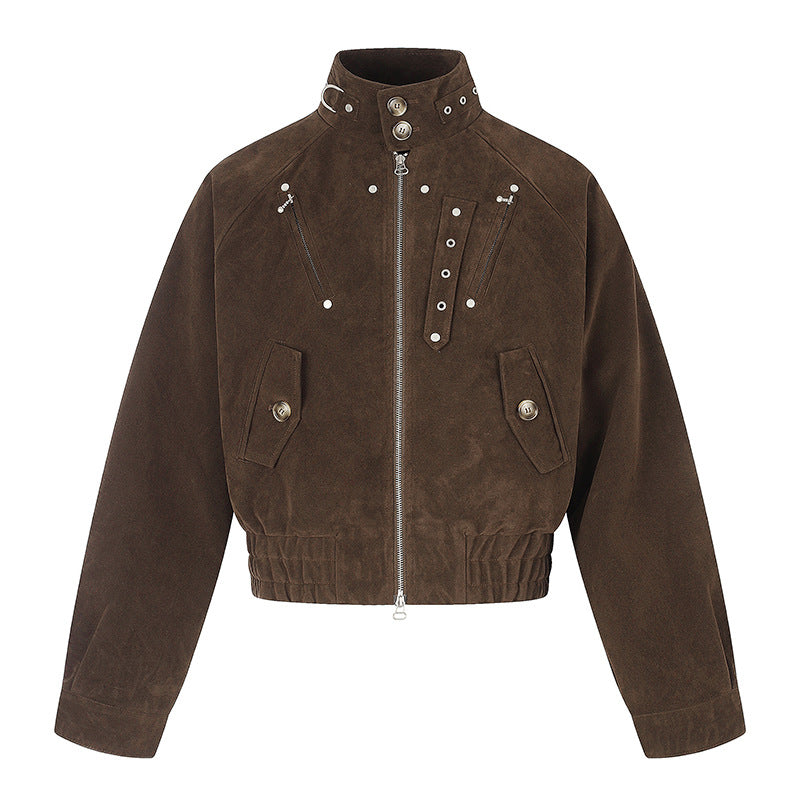 Damen kurze Wildleder‑Bomberjacke mit hohem Stehkragen und metallischen Details Echoarchiv