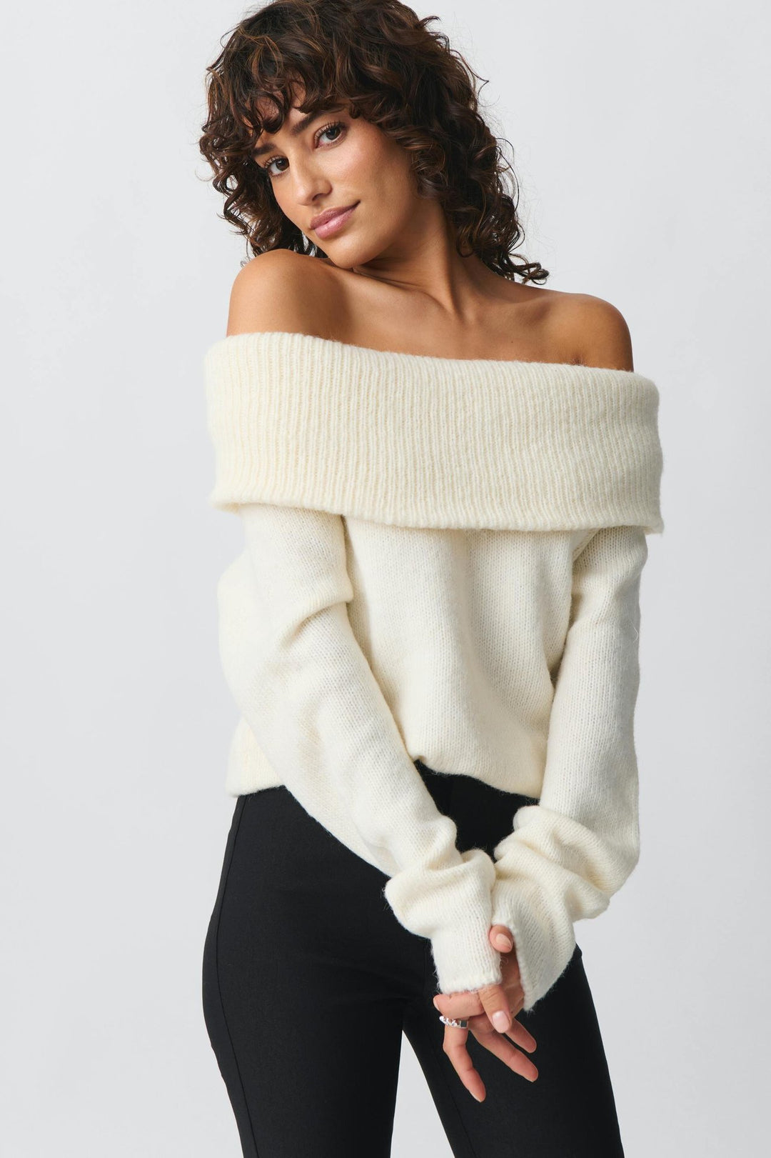 Damen nan Off-Shoulder Grobstrickpullover mit breitem Umschlagkragen und lässiger Oversize-Passform Echo Archiv