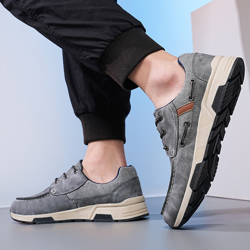 Herren nan Mokassin-inspirierter City-Sneaker mit profiliertem Gummisohlenprofil und gepolstertem Fersenkragen Echo Archiv