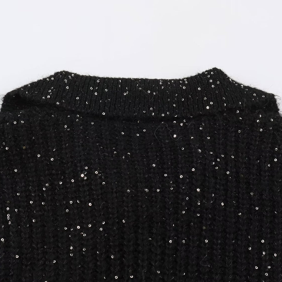 Damen Grobgestrickter Pullover mit weitem Reverskragen und Paillettenbesatz Echoarchiv
