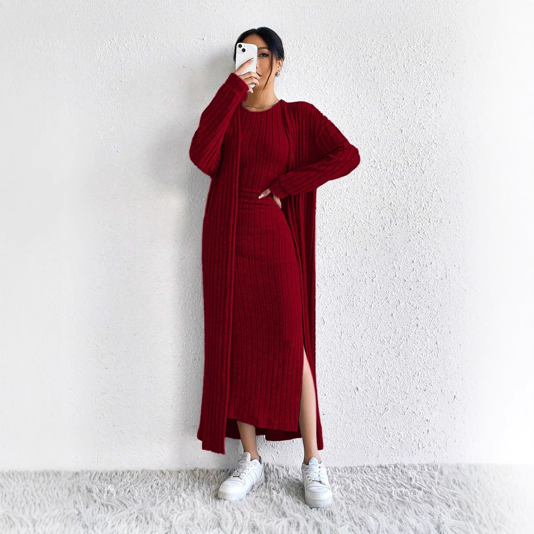 Damen geripptes Midikleid mit figurformendem Bustieroberteil hohem Seitenschlitz und passendem Longcardigan aus Feinstrick – Élara
