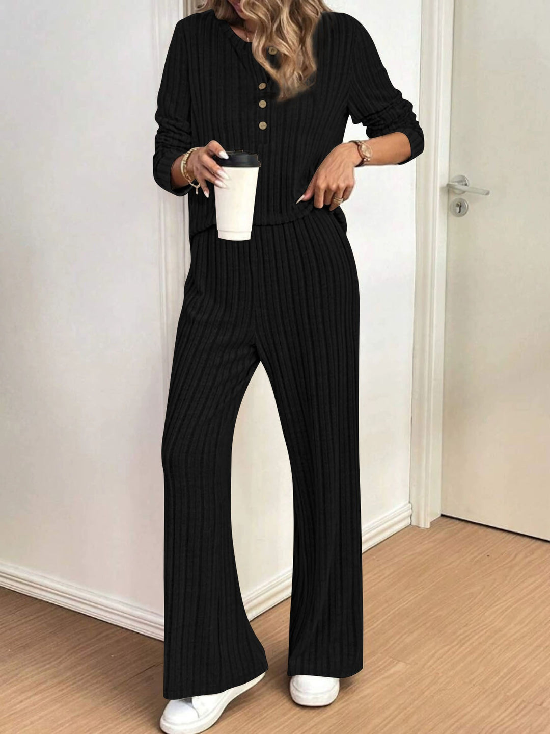 Damen Geripptes Lounge-Zweiteiler mit Henley-Top und weiter Palazzohose – Élanora
